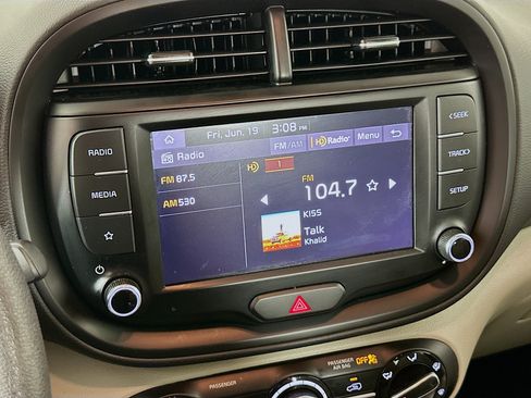 Used 2024 Kia Soul LX FWD image 19