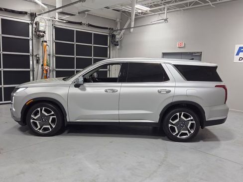 Used 2024 Hyundai Palisade Limited image 4