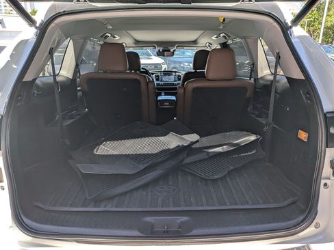Used 2018 Toyota Highlander Limited Platinum AWD/4WD image 30