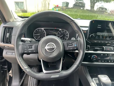 Used 2025 Nissan Pathfinder SL w/ SL Premium Package FWD image 47