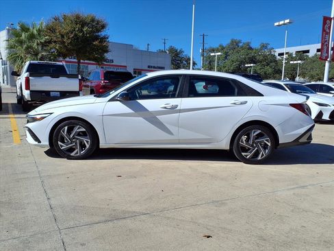 Used 2025 Hyundai Elantra Sport image 8