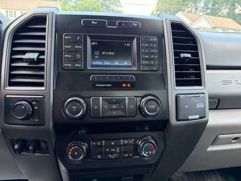 Used 2019 Ford F250 XL w/ XL Value Package AWD/4WD image 4