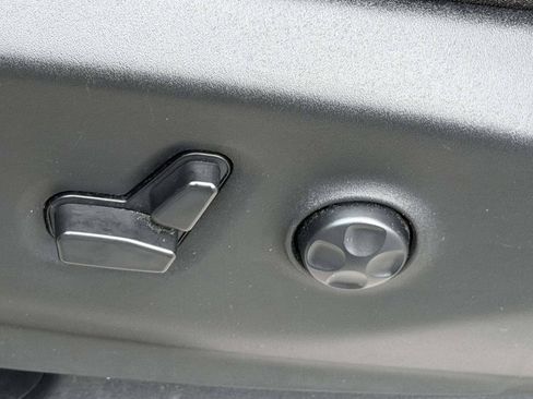 Used 2023 Chrysler Pacifica Touring-L FWD image 18