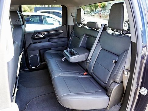 Used 2025 GMC Sierra 1500 SLT AWD/4WD image 28