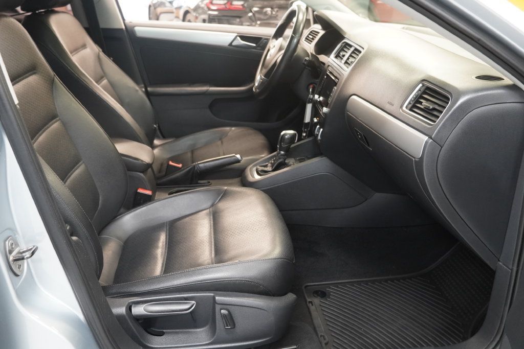 Used 2013 Volkswagen Jetta SE FWD image 25