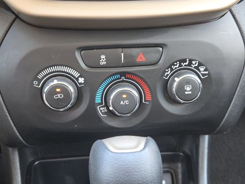 Used 2018 Jeep Cherokee Latitude image 21