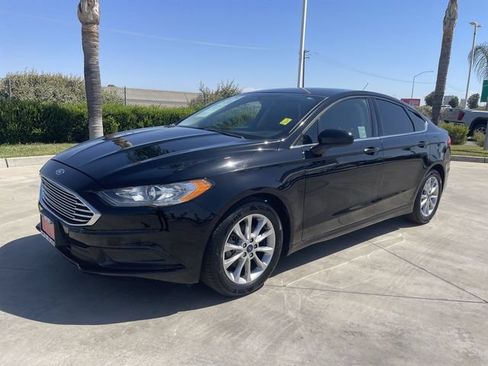 Used 2017 Ford Fusion SE w/ Fusion SE Technology Package FWD image 1