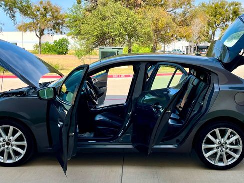 Used 2017 MAZDA MAZDA3 Touring FWD image 12