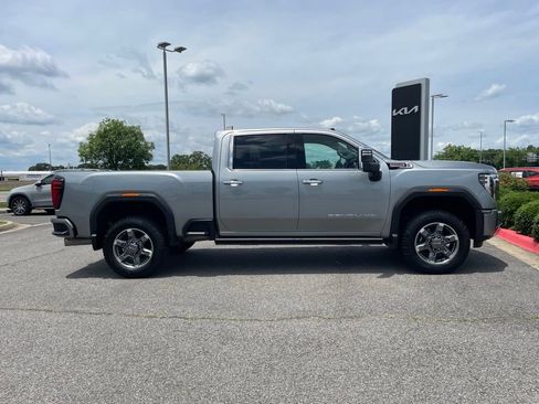 Used 2024 GMC Sierra 2500 Denali w/ Technology Package AWD/4WD image 9