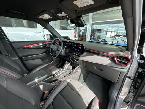 Certified 2025 Chevrolet TrailBlazer RS FWD image 26