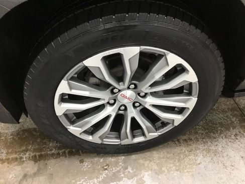 Used 2021 GMC Yukon Denali w/ Denali Premium Package image 5