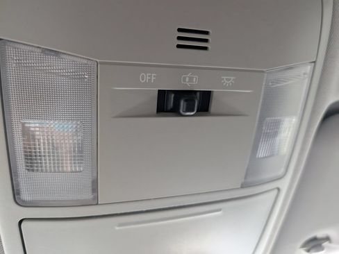 Used 2017 Toyota RAV4 LE FWD image 8