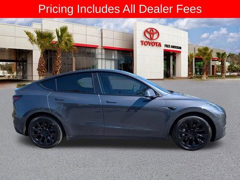 Used 2022 Tesla Model Y Long Range AWD/4WD image 3