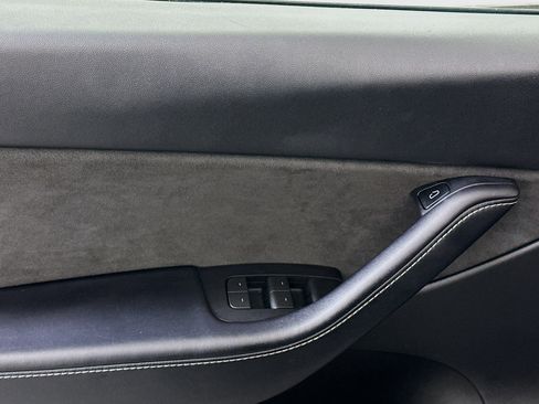 Used 2022 Tesla Model Y Performance image 15