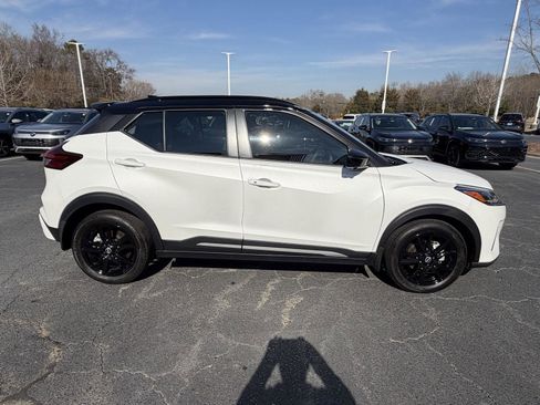 Used 2024 Nissan Kicks SR w/ SR Premium Package image 10