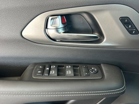 New 2025 Chrysler Pacifica Select image 8
