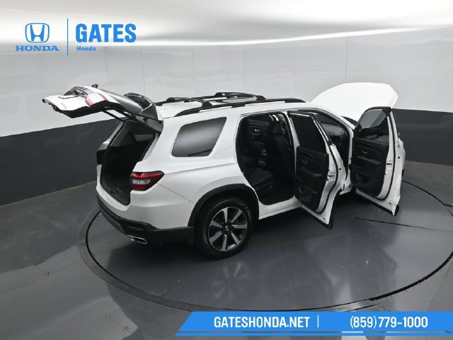 Used 2023 Honda Pilot Touring image 56
