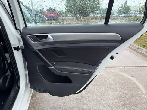 Used 2017 Volkswagen Golf SportWagen FWD image 19