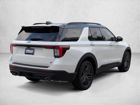 Used 2025 Ford Explorer ST image 4