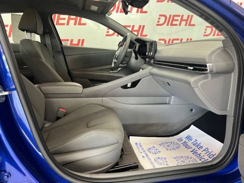 Used 2022 Hyundai Elantra SEL FWD image 12