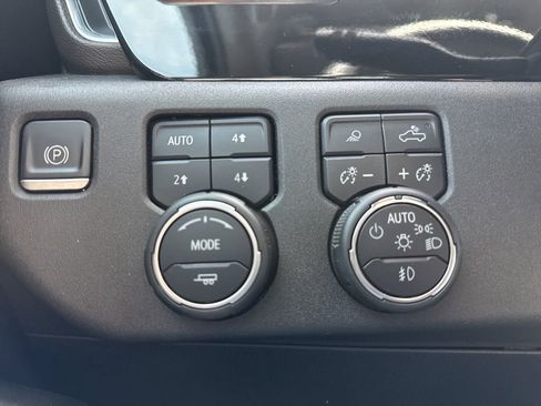 Used 2022 Chevrolet Silverado 1500 LTZ w/ Z71 Off-Road Package image 12