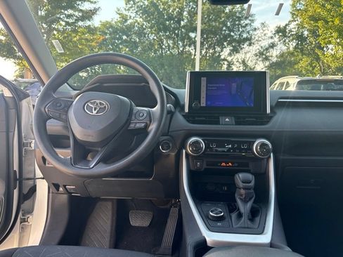 Used 2025 Toyota RAV4 XLE AWD/4WD image 22