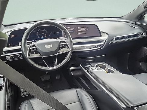 Certified 2024 Cadillac Lyriq Luxury AWD/4WD image 16
