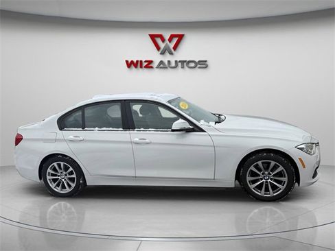 Used 2018 BMW 320i xDrive Sedan w/ Convenience Package image 4