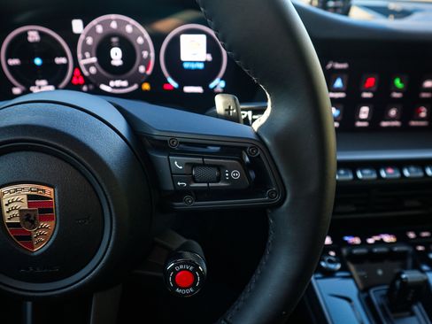 Used 2025 Porsche 911 Carrera image 21