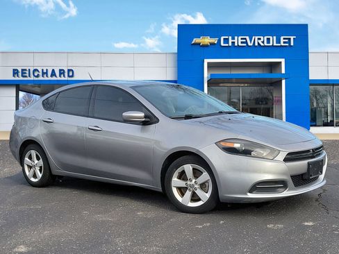 Used 2016 Dodge Dart SXT image 1