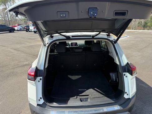 Used 2023 Nissan Rogue SV w/ SV Premium B Package image 12