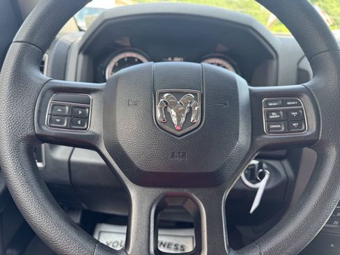 Used 2018 RAM 1500 Express AWD/4WD image 32