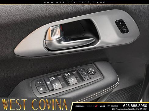 Used 2026 Chrysler Pacifica Limited w/ S Appearance Package FWD image 14