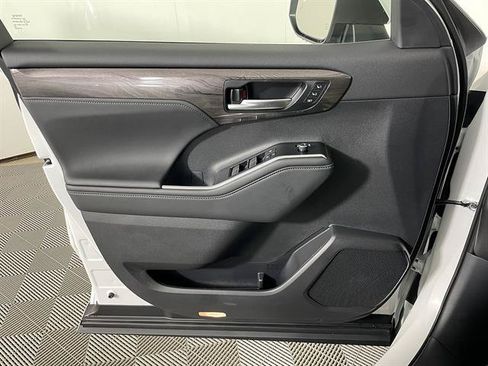 New 2026 Toyota Highlander Limited AWD/4WD image 20
