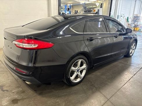 Used 2020 Ford Fusion SE FWD image 4