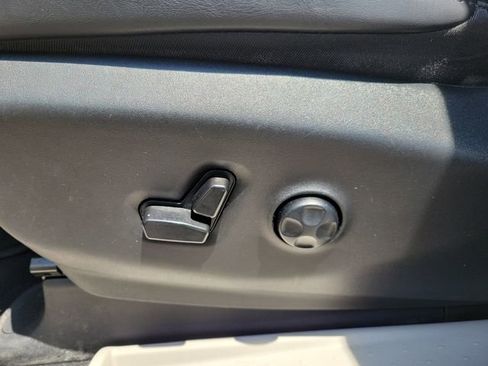 Used 2023 Chrysler Pacifica Touring-L FWD image 27
