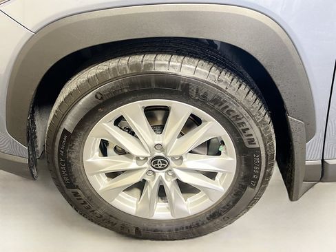 Used 2024 Toyota Corolla Cross LE FWD image 13
