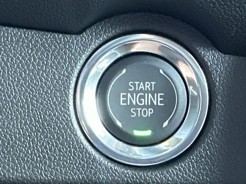 New 2026 Chevrolet Traverse LT w/ Sun and Wheel Package FWD image 32