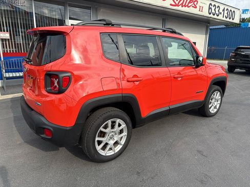 Used 2021 Jeep Renegade Latitude w/ Sun & Sound Group AWD/4WD image 3