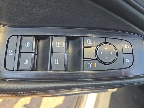 Certified 2025 Nissan Rogue SV FWD image 28