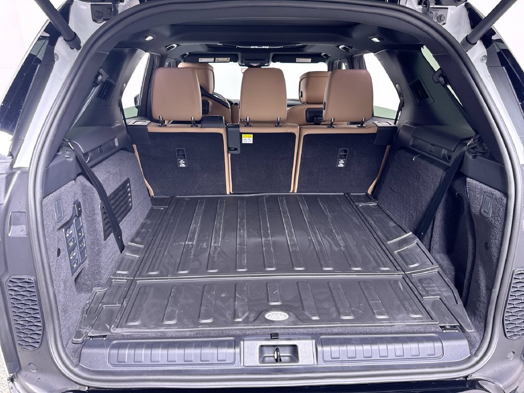 New 2026 Land Rover Discovery Limited Edition AWD/4WD image 22