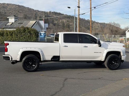 Used 2022 Chevrolet Silverado 2500 High Country w/ Z71 Off-Road Package image 6