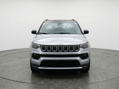 Used 2025 Jeep Compass Limited AWD/4WD image 2