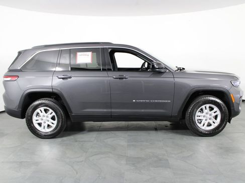 Used 2025 Jeep Grand Cherokee Laredo image 14