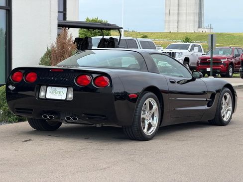 Used 2004 Chevrolet Corvette Coupe w/ Preferred Equipment Group RWD image 5