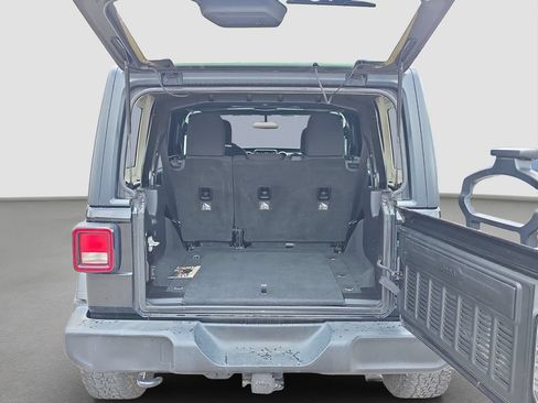 Used 2018 Jeep Wrangler Unlimited Sport S AWD/4WD image 17