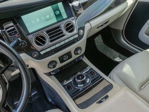 Used 2016 Rolls-Royce Wraith RWD image 16
