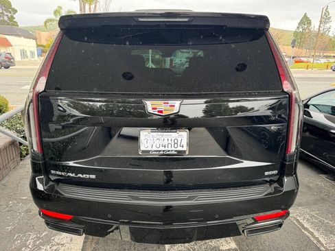 Used 2024 Cadillac Escalade Sport w/ Touring Package AWD/4WD image 9