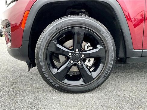 Used 2023 Jeep Grand Cherokee Altitude image 7