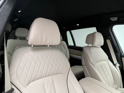 Certified 2025 BMW X7 M60i AWD/4WD image 8
